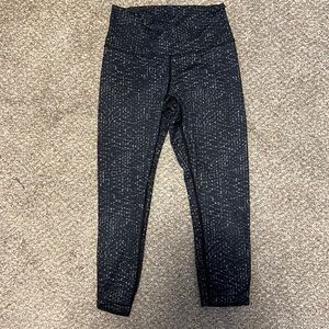 Lululemon size 6 25 in cropped leggings